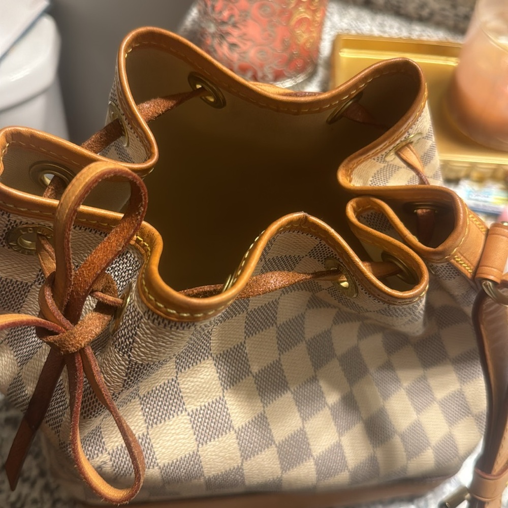 LV bucket bag - Picture 3 of 8